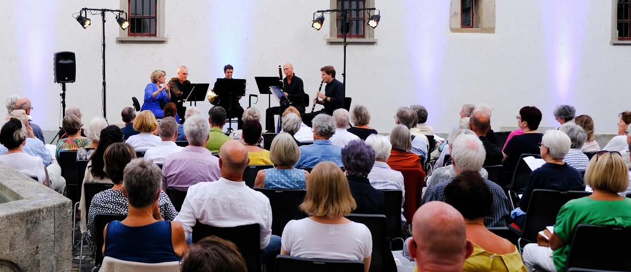 Konzert von argovia philharmonic auf der Klosterhalbinsel Wettingen